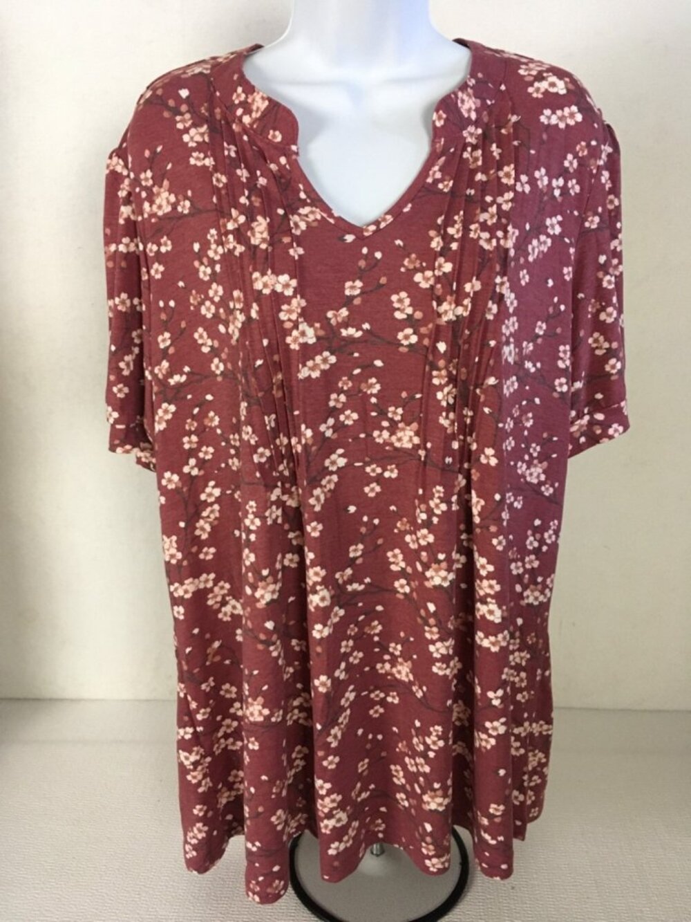 Syoss Top Size 2XL Red with Pink Flowers Short Sleeves V neck New with Tags